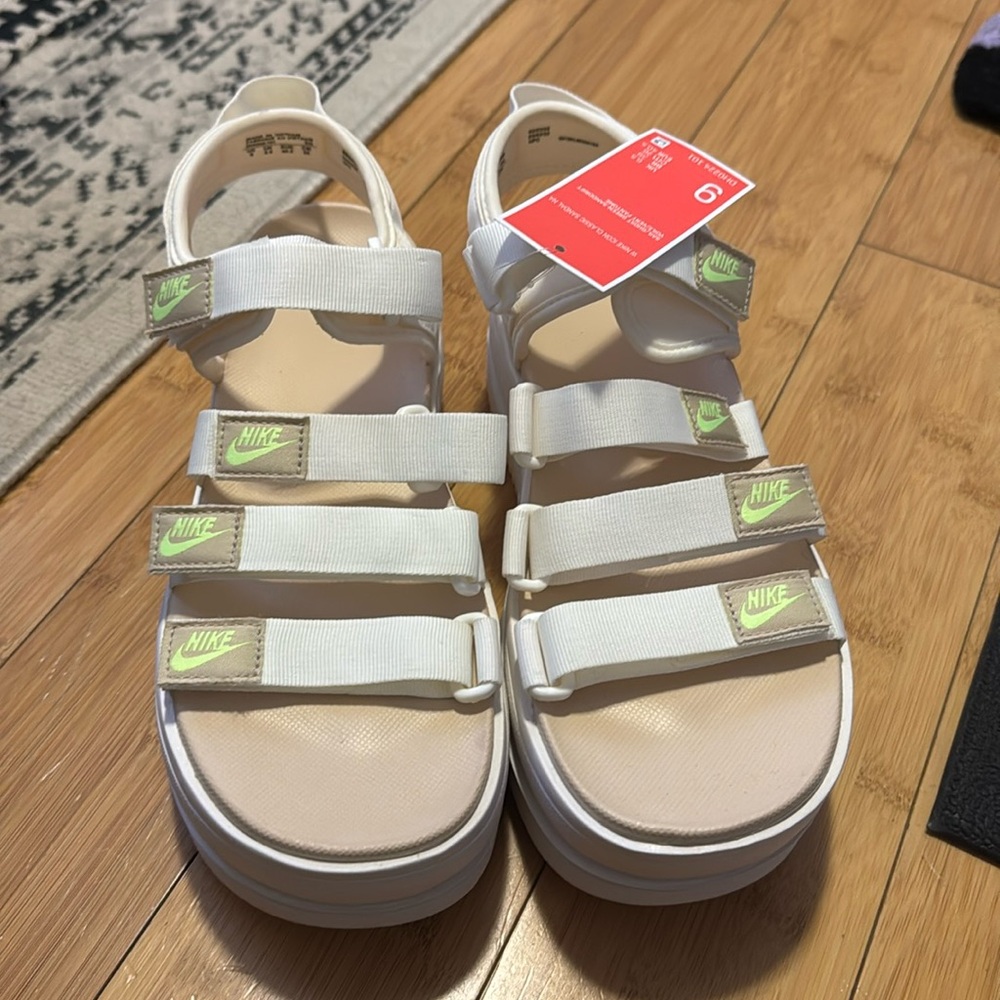 Nike icon, classic sandal women’s size 9 color sale and ghost green